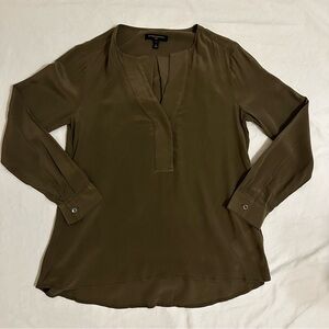 Women’s Banana Republic Top Size SP Green 100% Silk Long Sleeve V-Neck